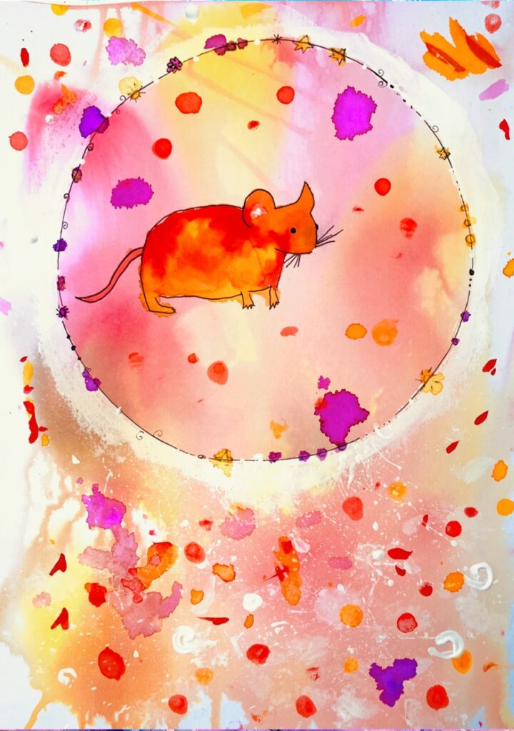 Gemaltes Krafttier Maus in einem orangefarbenen Kreis